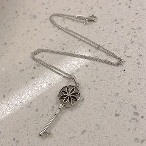 Tiffany’s daisy key with the chain